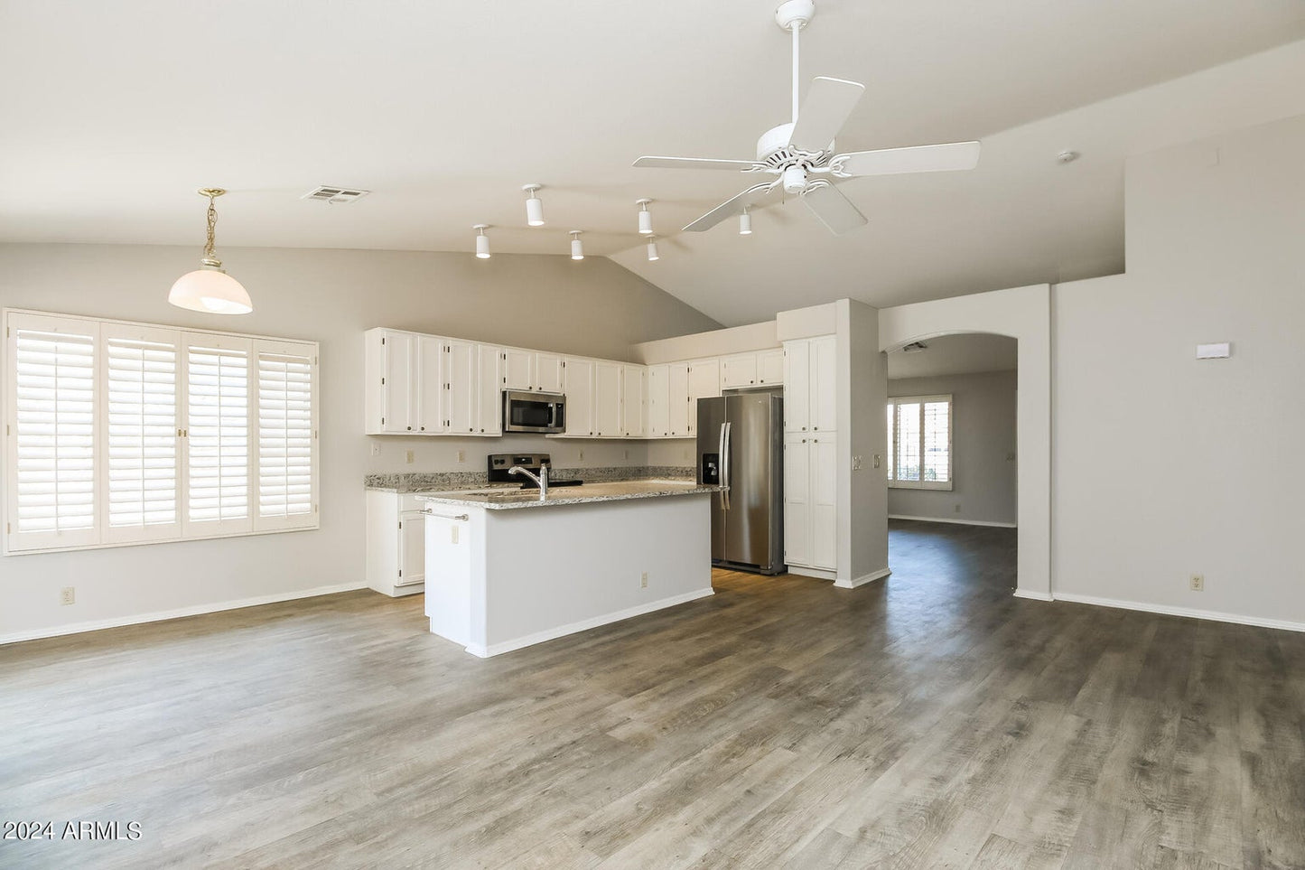 6405 E VIRGINIA ST, MESA, AZ 85215