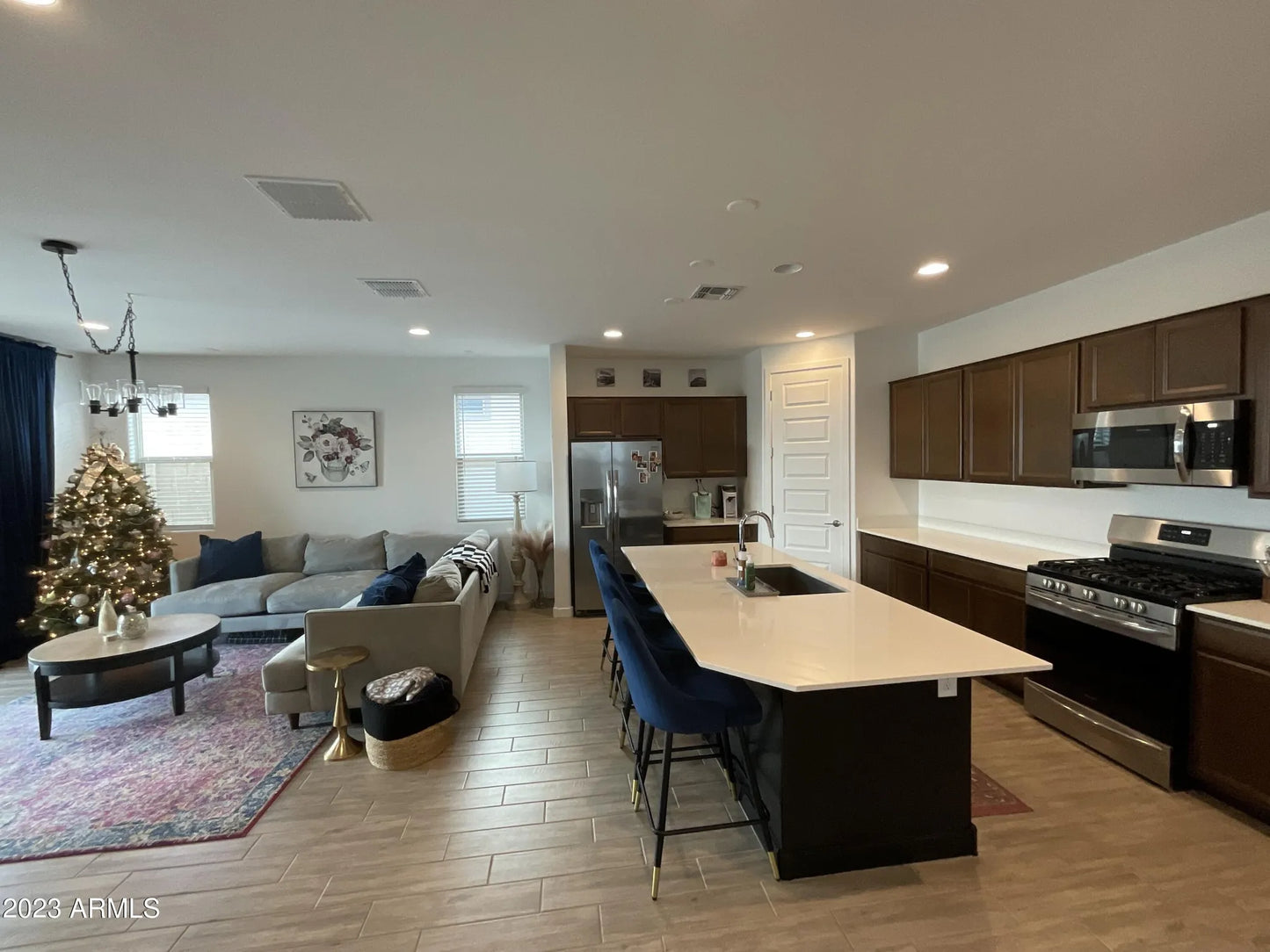 1634 W MONTE WAY, PHOENIX, AZ 85041 4 BED / 3 BATH $3,200 PM 1,948 SQ. FT.