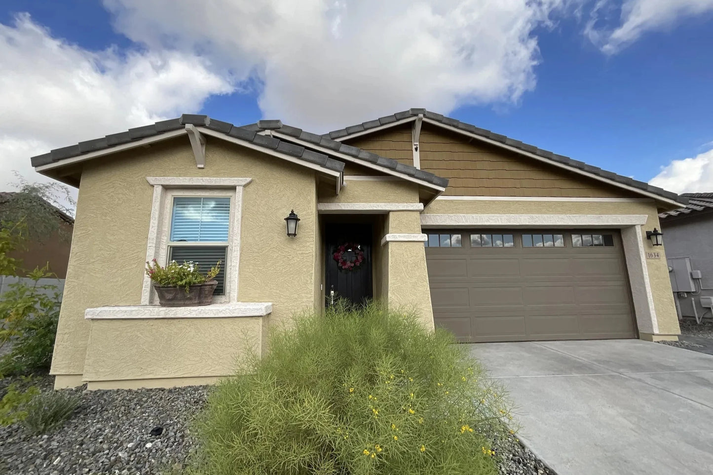 1634 W MONTE WAY, PHOENIX, AZ 85041 4 BED / 3 BATH $3,200 PM 1,948 SQ. FT.