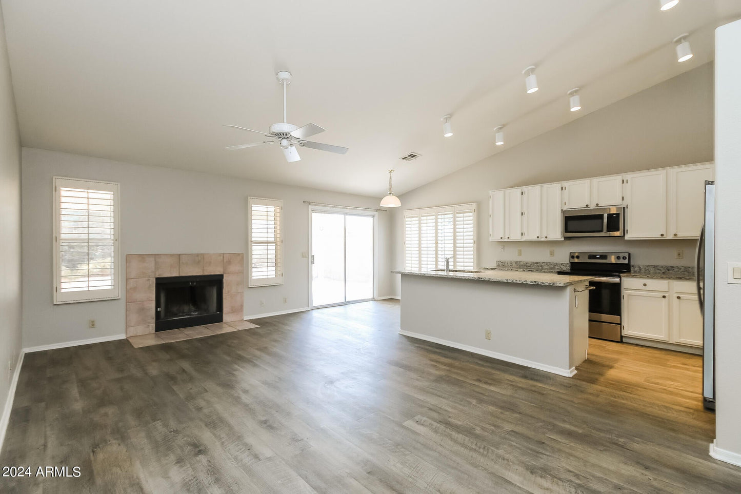 6405 E VIRGINIA ST, MESA, AZ 85215