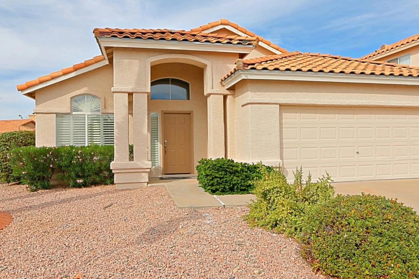 10010 E REDFIELD DR, SCOTTSDALE, AZ 85260 3 BED / 2 BATH $2,850 PM 1,763 SQ. FT. (Under Contract/Backups)