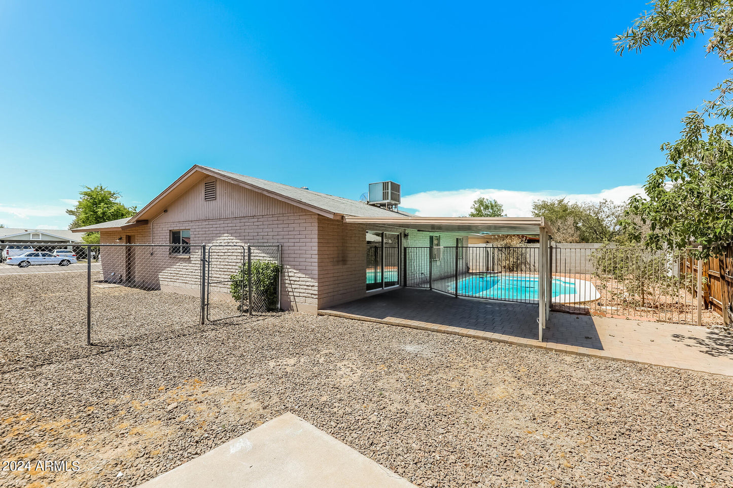 6033 N 72ND LN Glendale AZ 85303 3 BED / 2 BATH $395,000 1,725 SQ. FT.