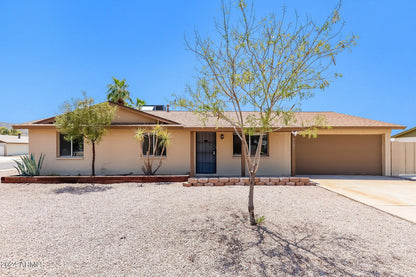 1601 W EUGIE AVE Phoenix AZ 85029 3 BED / 2 BATH $405,000 1,240 SQ. FT.