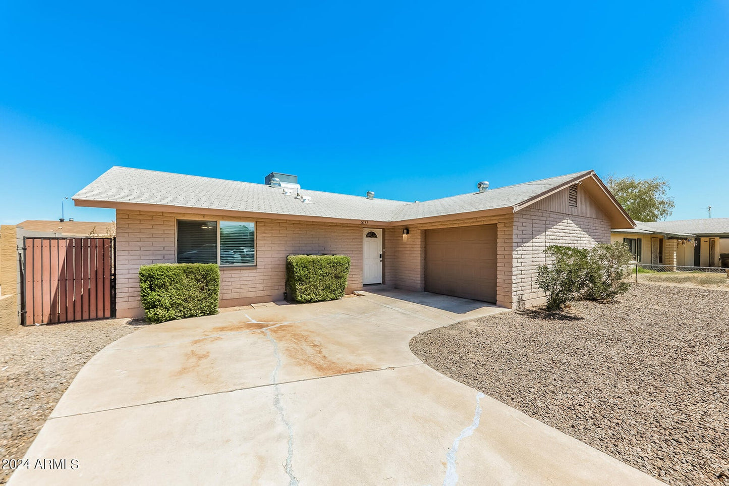 6033 N 72ND LN Glendale AZ 85303 3 BED / 2 BATH $395,000 1,725 SQ. FT.